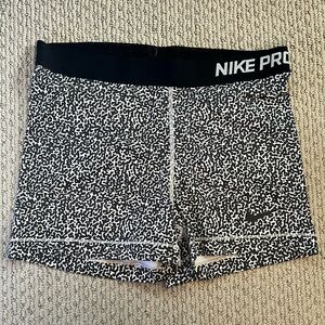 Nike Pro Women's Black and White Patterned Bike Shorts